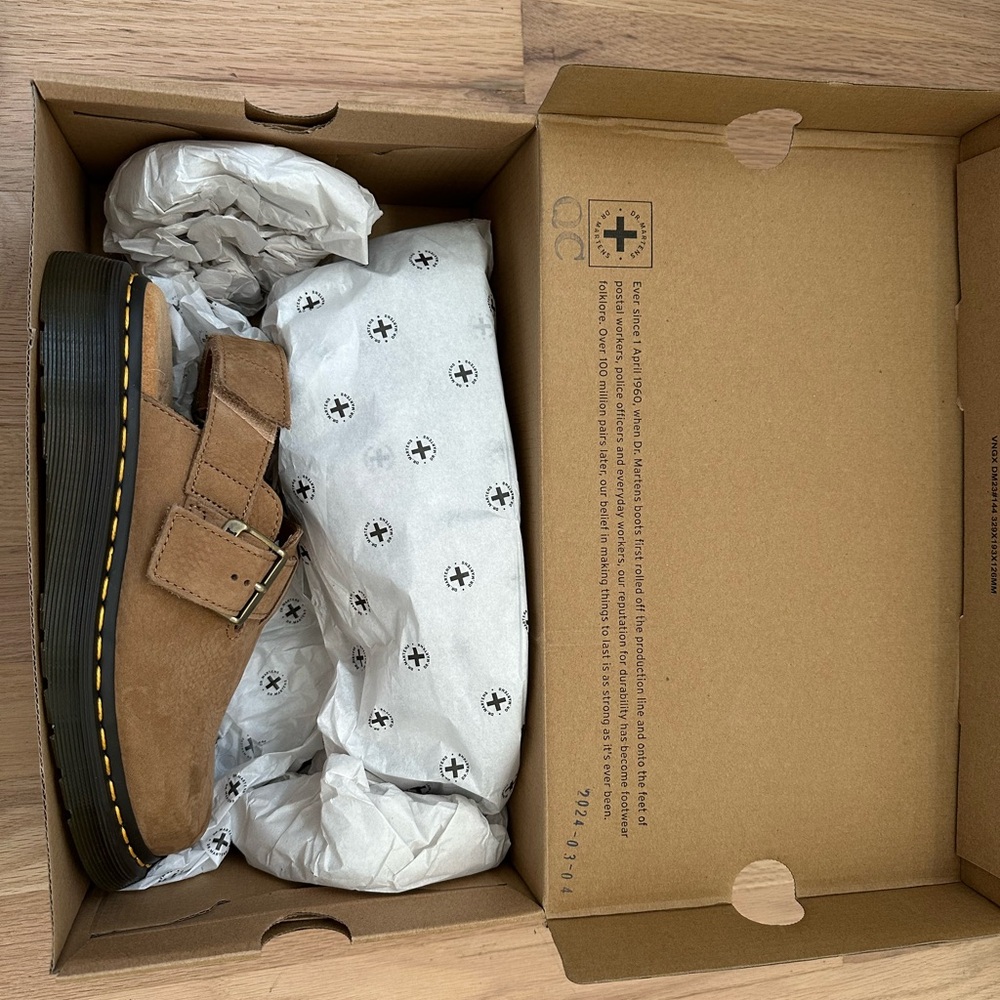 Dr. Martens Jorge ll woman clogs!